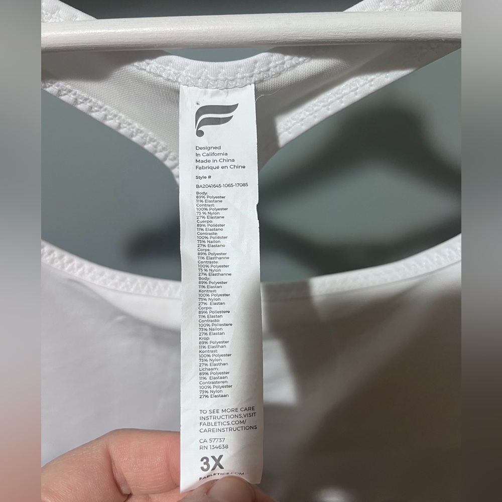 4/50$ Fabletics Athletic Top - Picture 2 of 3